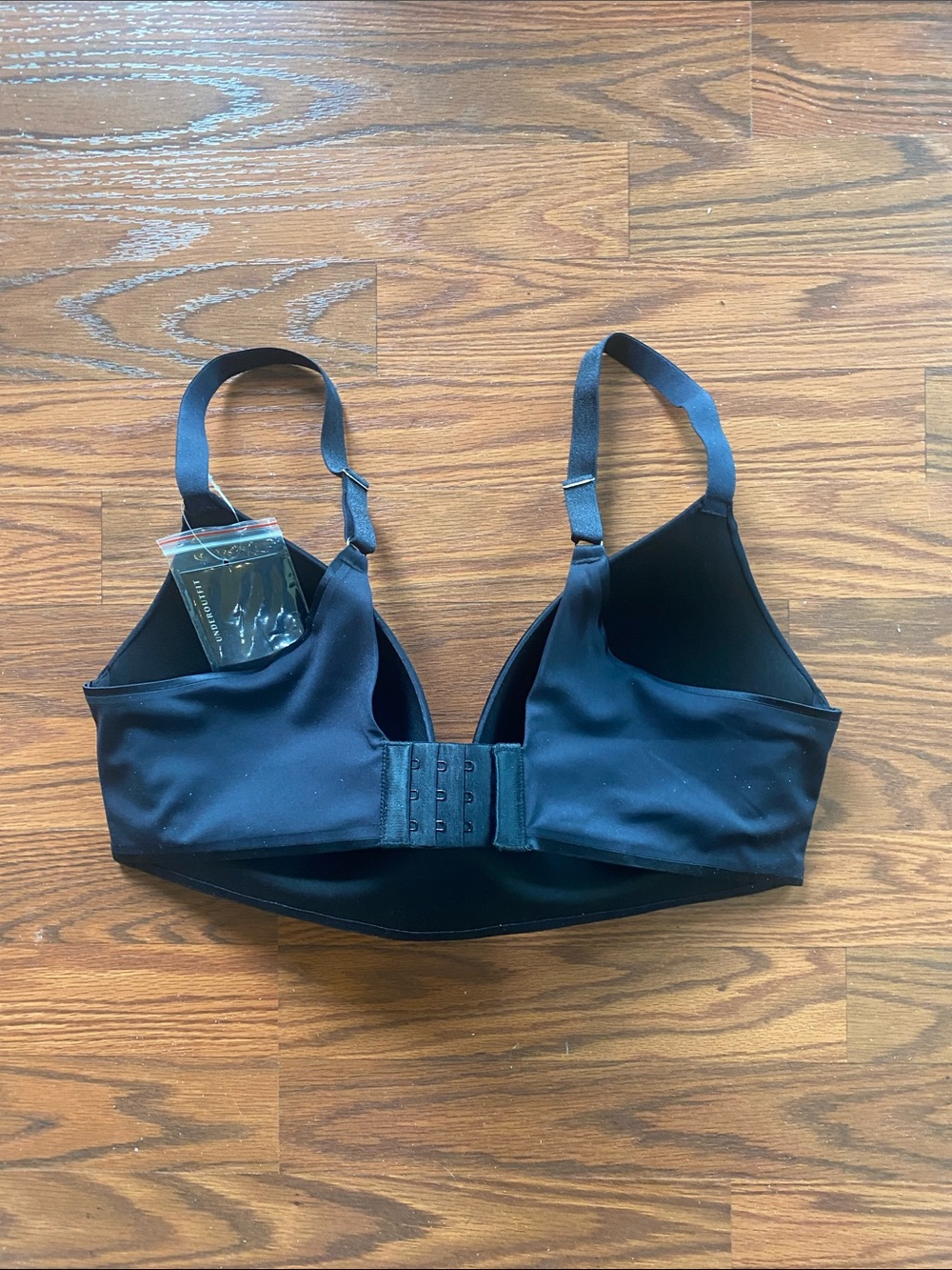 Underoutfit wireless black bra. - Picture 3 of 4